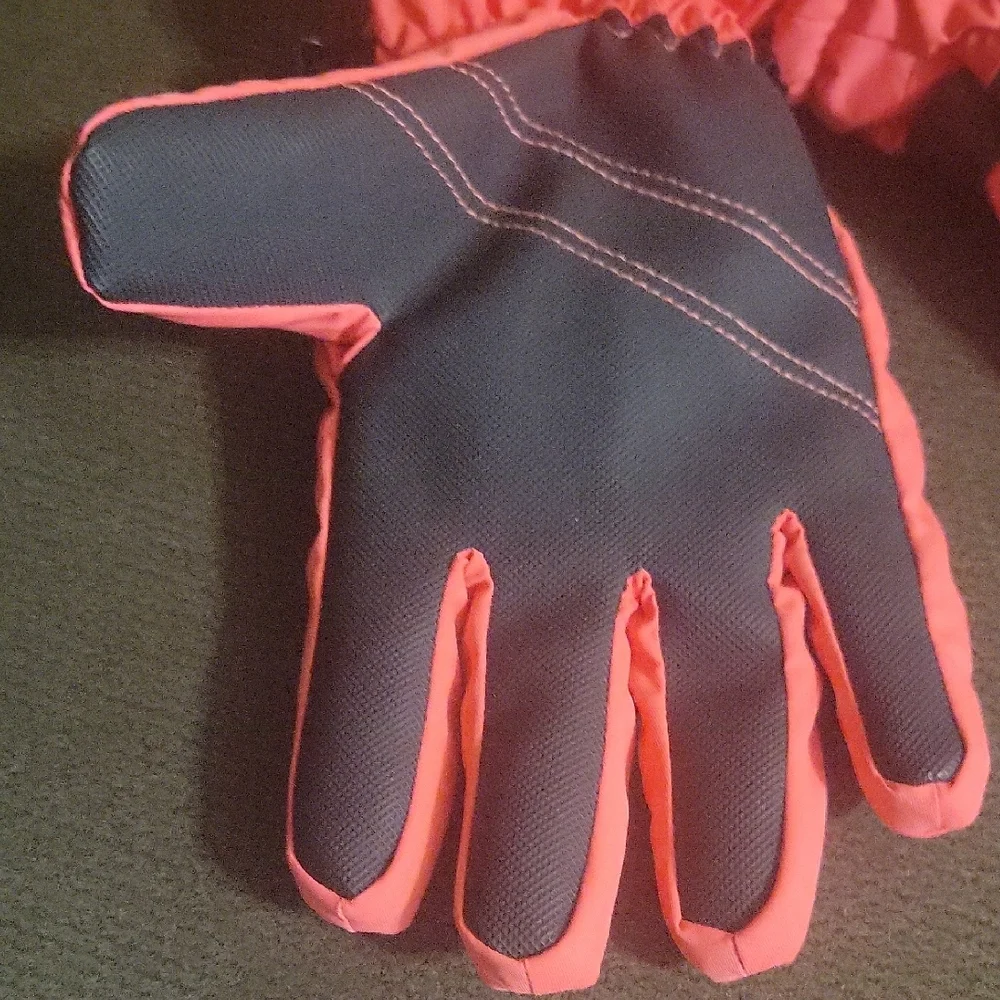 All in Motion Snow Sport Pink and Black Gloves with Secure Fit Size 8-14